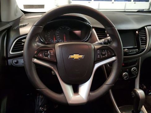 Used 2017 Chevrolet Trax LT w/ LT Convenience Package image 15