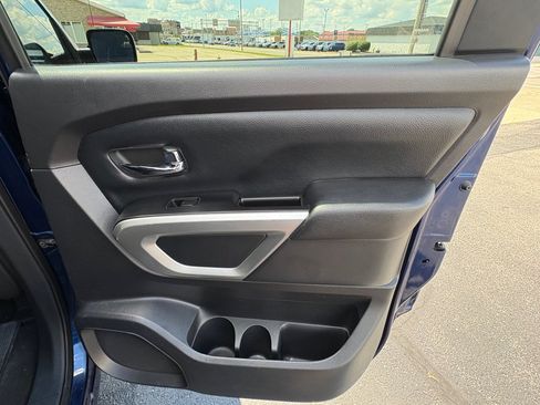 Used 2018 Nissan Titan SV w/ SV Convenience Package RWD image 15