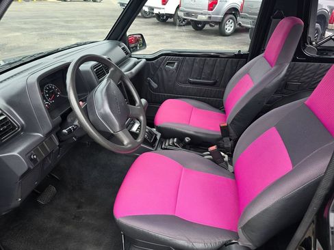 Used 1993 Geo Tracker 4WD 2-Door image 9