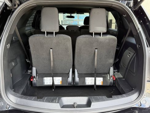 Used 2017 Ford Explorer XLT w/ Equipment Group 201A AWD/4WD image 31