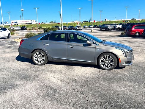 Used 2018 Cadillac XTS Luxury image 4