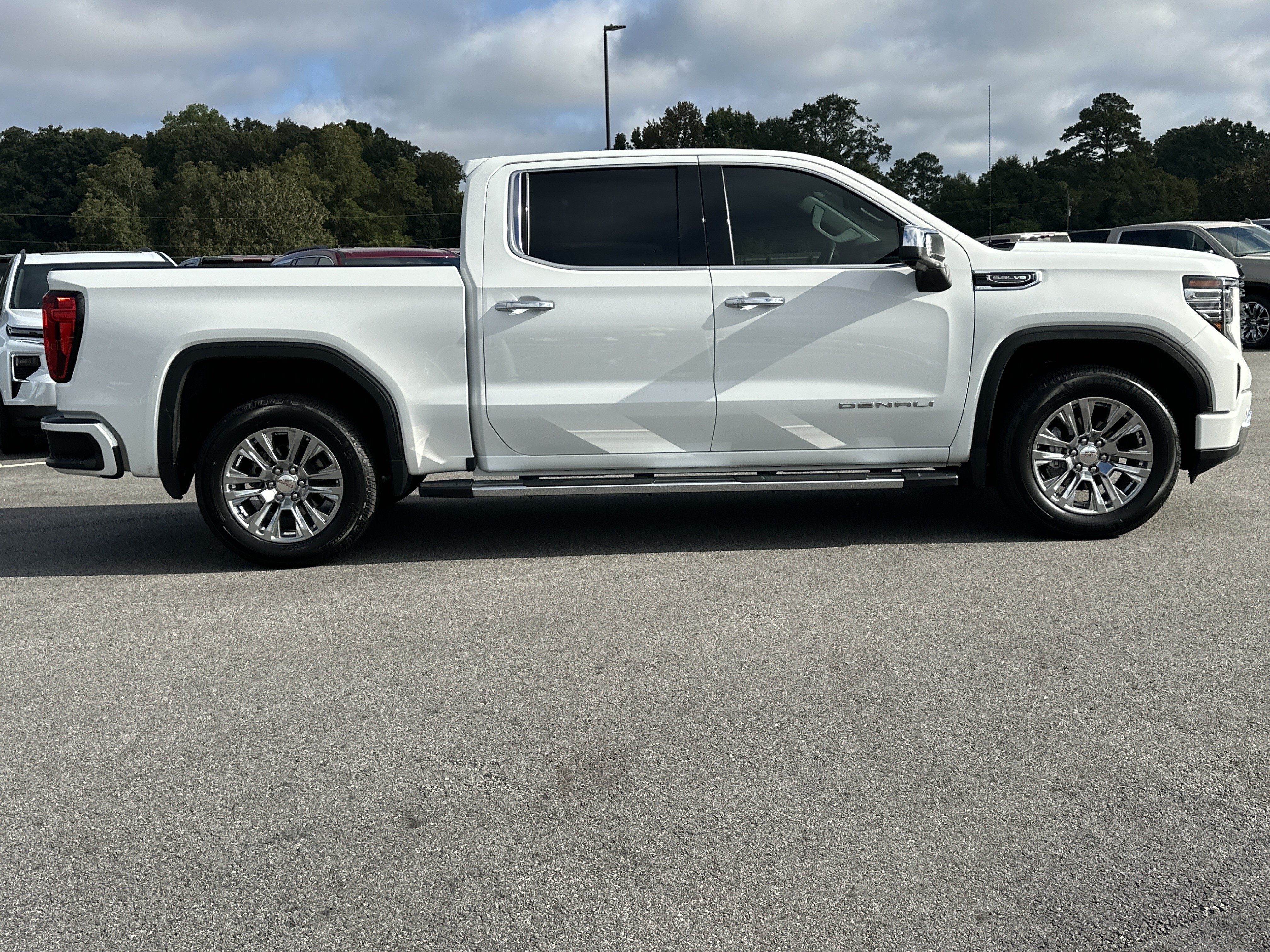 Used 2023 GMC Sierra 1500 Denali w/ Technology Package AWD/4WD image 4