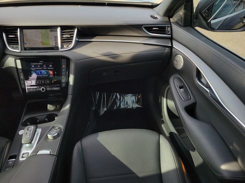 Used 2025 INFINITI QX55 Essential w/ Accent Package image 11