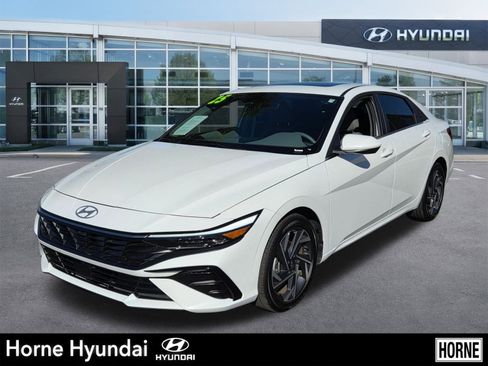 Certified 2025 Hyundai Elantra SEL image 1