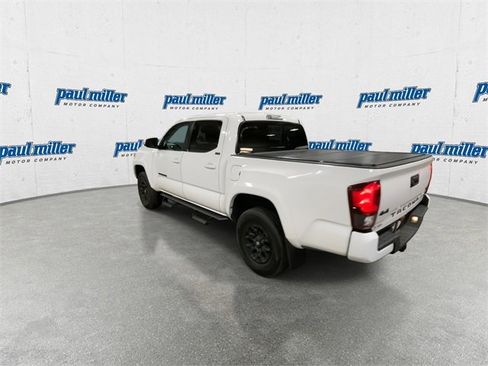 Used 2022 Toyota Tacoma SR5 w/ Technology Package image 9