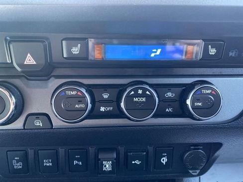 Used 2022 Toyota Tacoma TRD Off-Road w/ TRD Premium Off Road Package AWD/4WD image 18