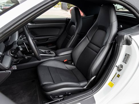 Certified 2022 Porsche 911 Carrera image 5