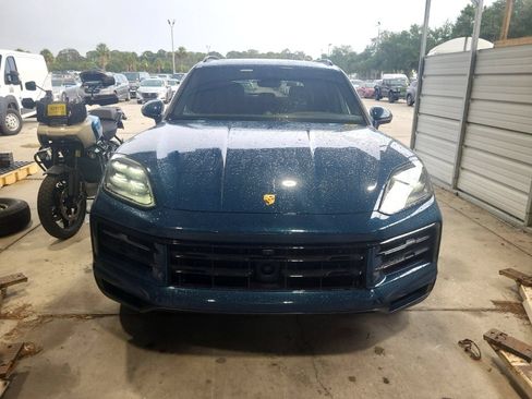 Used 2024 Porsche Cayenne S AWD/4WD image 2