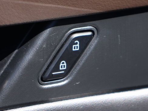 Used 2022 MAZDA CX-30 AWD 2.5 S w/ Premium Package image 16