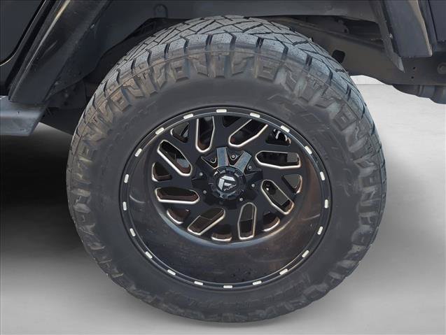 Used 2017 Jeep Wrangler Unlimited Sahara AWD/4WD image 8