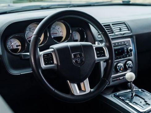 Used 2013 Dodge Challenger R/T image 5