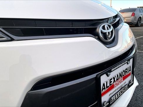 Used 2016 Toyota Corolla LE image 28