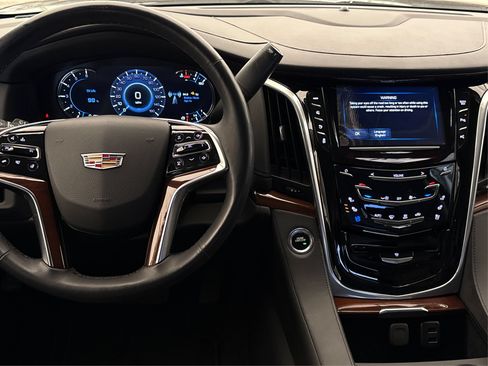 Used 2020 Cadillac Escalade 2WD image 18