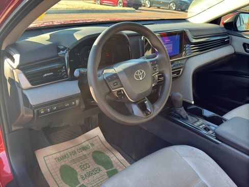 Used 2025 Toyota Camry LE w/ Convenience Package image 10