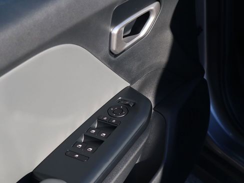 New 2025 Kia K4 LXS image 17