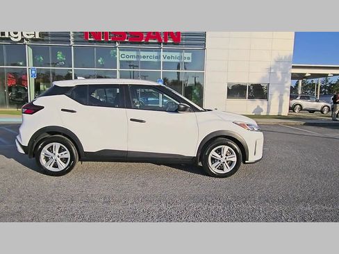Used 2022 Nissan Kicks S image 36