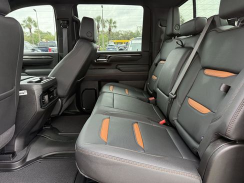Used 2025 GMC Sierra 2500 AT4 w/ AT4 Premium Plus Package AWD/4WD image 17