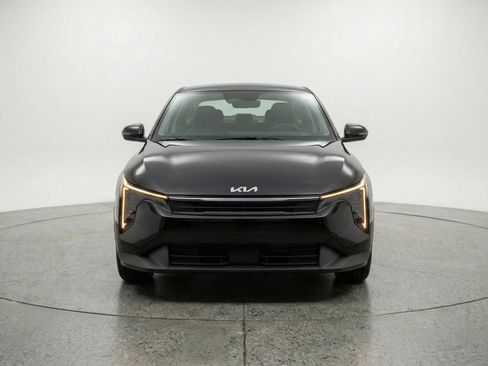 Used 2025 Kia K4 LXS FWD image 2