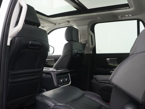 Used 2025 Ford Expedition Max Platinum AWD/4WD image 22