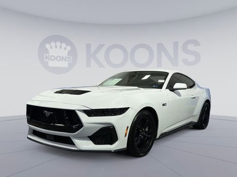 Used 2025 Ford Mustang GT RWD image 1