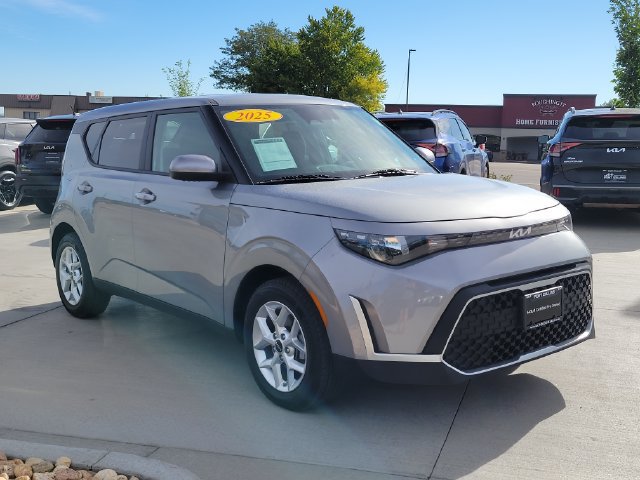 Certified 2025 Kia Soul LX w/ LX Technology Package FWD image 7