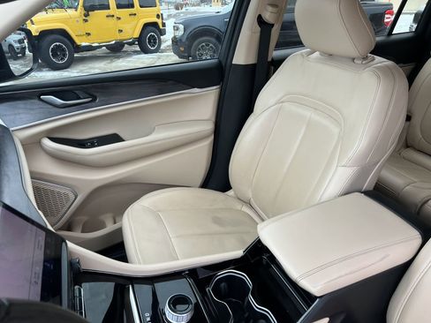 Used 2022 Jeep Grand Cherokee L Limited image 13