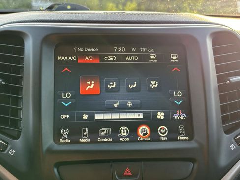 Used 2017 Jeep Cherokee Limited AWD/4WD image 28