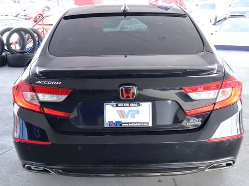 Used 2018 Honda Accord Touring image 6