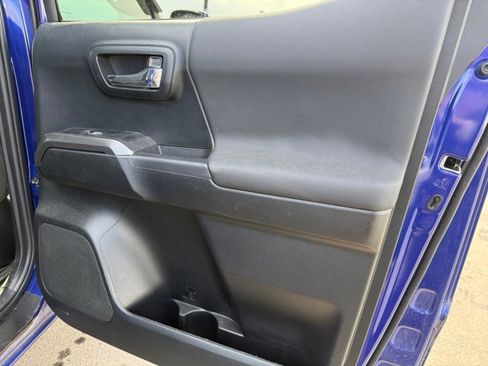 Used 2023 Toyota Tacoma TRD Off-Road image 32