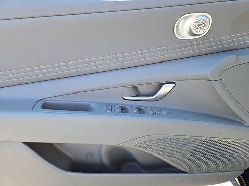 Used 2025 Hyundai Elantra SEL FWD image 13