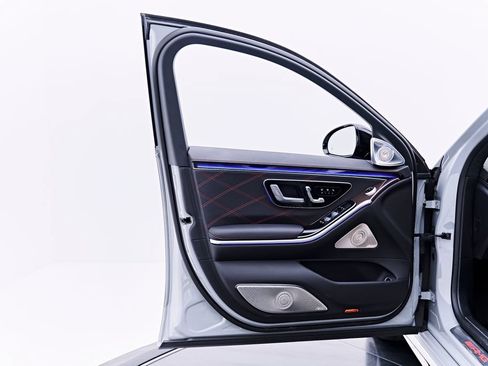 Used 2024 Mercedes-Benz S 63 AMG S w/ Rear Seat Package image 45