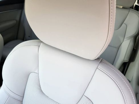 New 2026 Volvo XC90 T8 Ultra w/ Protection Package Premier image 5