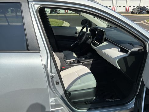 Used 2026 Toyota Corolla Cross LE FWD image 32