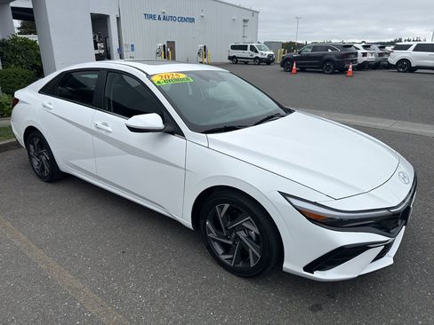 Used 2025 Hyundai Elantra SEL FWD image 23