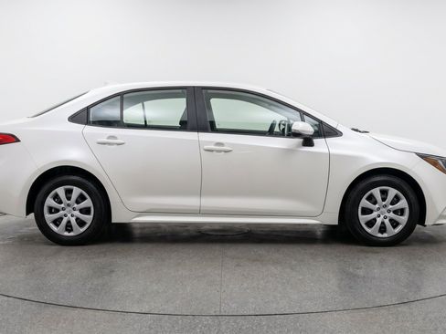 Used 2025 Toyota Corolla LE FWD image 11