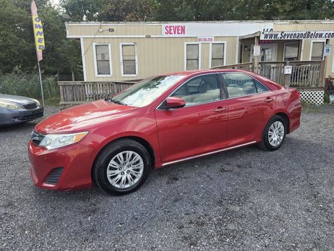 Used 2012 Toyota Camry LE image 2