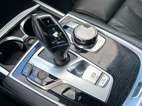 Used 2019 BMW 740i w/ Executive Package image 29