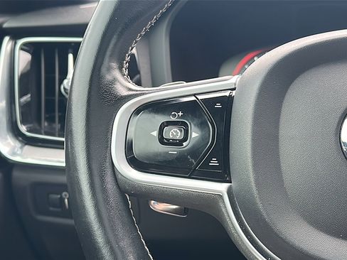 Used 2019 Volvo S60 T6 R-Design image 29