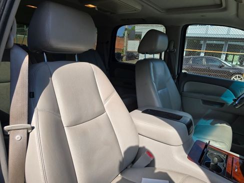Used 2011 Chevrolet Tahoe LTZ AWD/4WD image 9