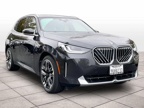 Used 2025 BMW X3 xDrive30i w/ Convenience Package image 2