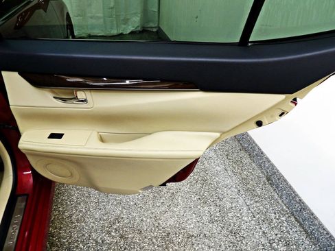Used 2015 Lexus ES 350 w/ Premium Package FWD image 12