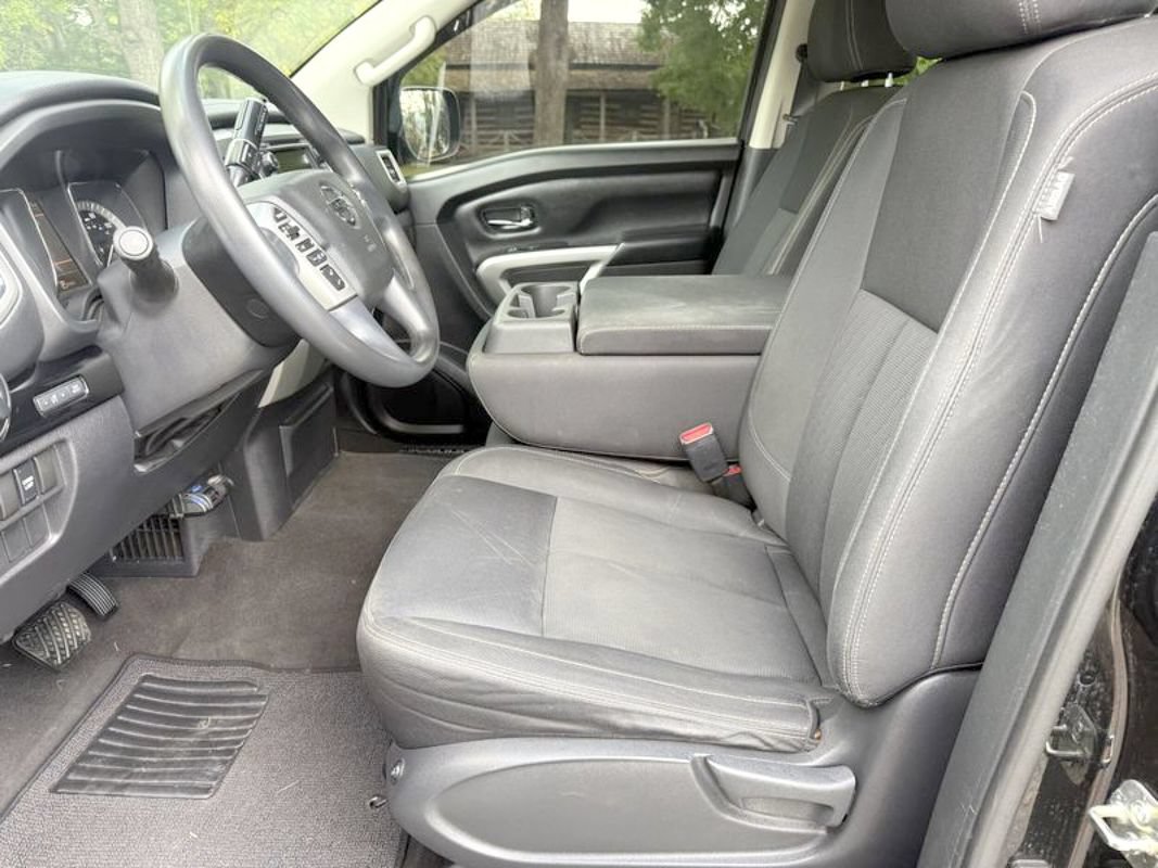 Used 2019 Nissan Titan SV RWD image 16