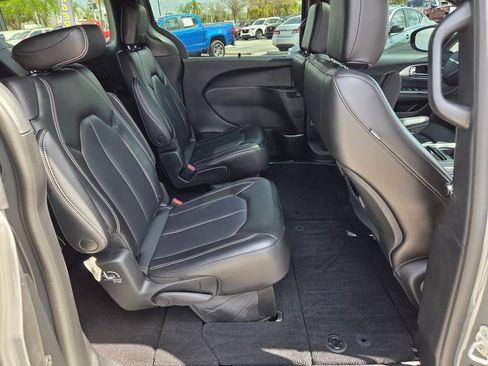 Used 2023 Chrysler Pacifica Touring-L w/ S Appearance Package image 16