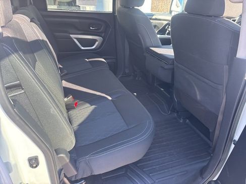 Used 2019 Nissan Titan SV image 11