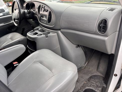 Used 2004 Ford E-150 and Econoline 150 image 16