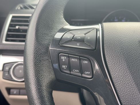 Used 2019 Ford Explorer Limited image 17