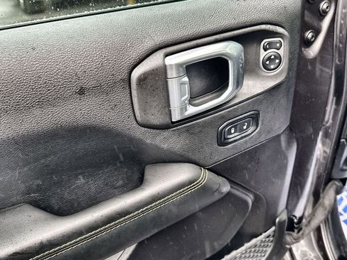 Used 2025 Jeep Wrangler Unlimited Sahara AWD/4WD image 14