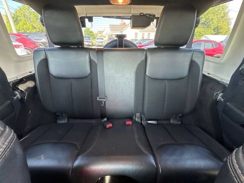 Used 2017 Jeep Wrangler Unlimited Sahara AWD/4WD image 19