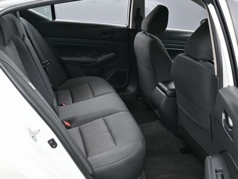 Used 2025 Nissan Altima 2.5 SV image 30