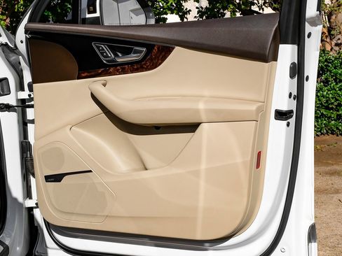 Used 2018 Audi Q7 3.0T Prestige image 49